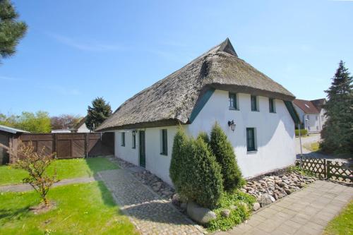 Ferienhaus Storchennest — 4-Star Luxury Hotel in Wiek, Germany