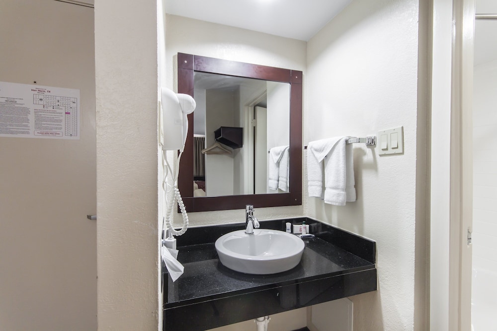 Red Roof Inn Van Horn - photo 24