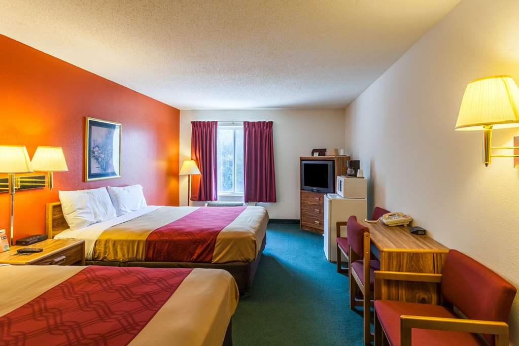 Econo Lodge Lincoln - photo 26