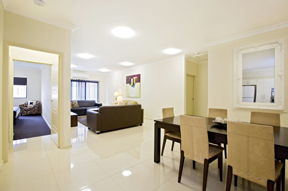Astina Serviced Apartments Central — 4-Star Luxury Hotel in Penrith, Australia