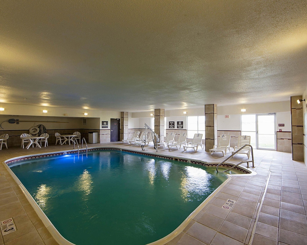 Quality Suites Addison Dallas - photo 33