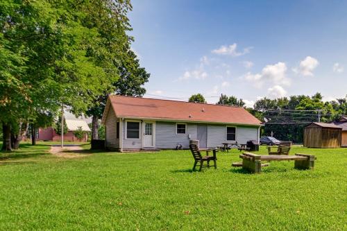 1 2 Mi to Fort Campbell: ‘state Line Retreat’ in Clarksville, United States