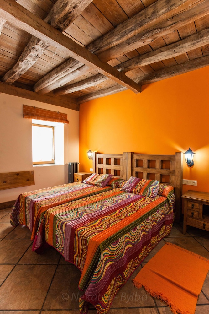 Arkaitza - carbon neutral hotel in Berrobi