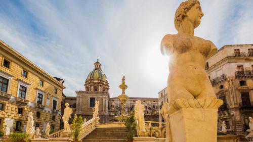 Alloggio Delle Carrozze Al Ballaro — 4-Star Luxury Hotel in Palermo, Italy