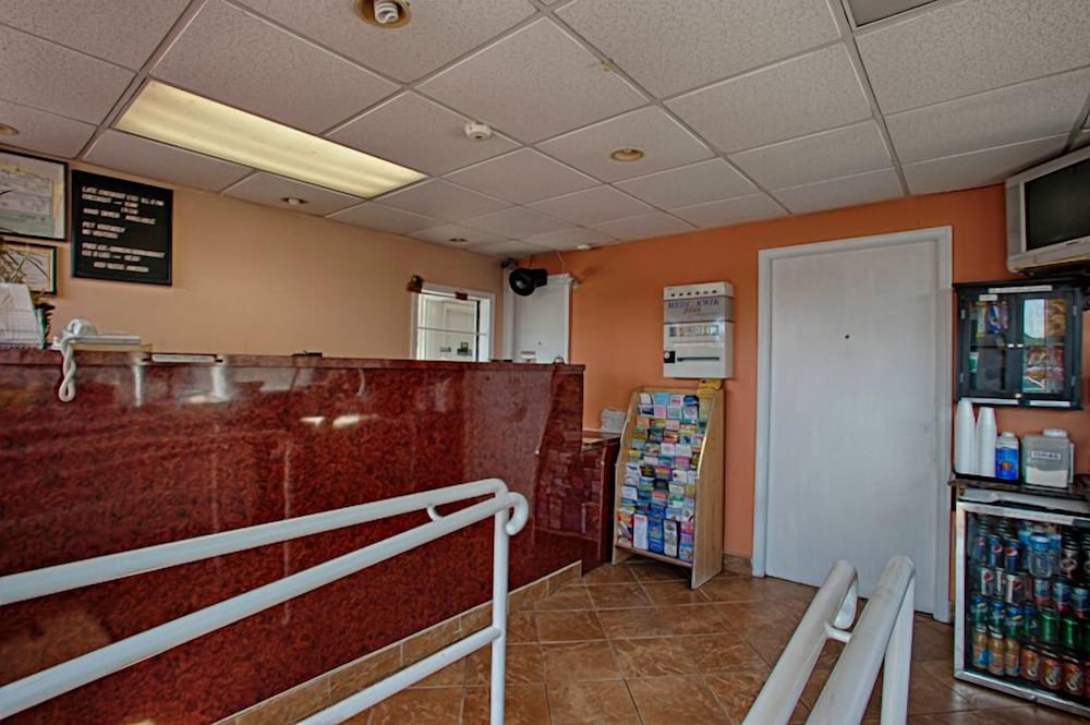 Economy Motel Inn & Suites - photo 2