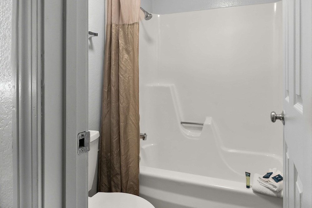 Americas Best Value Inn Bangor - photo 22