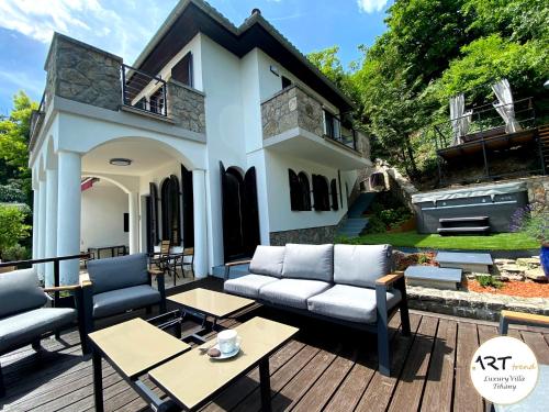 ARTtrend Luxury Villa — 4-Star Luxury Hotel in Tihany, Hungary