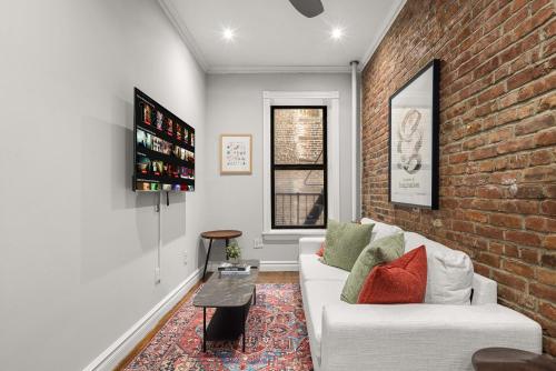 Stylish Escape Modern 2BR Condo on Prince Street — 4-Star Luxury Hotel in New York City, United States
