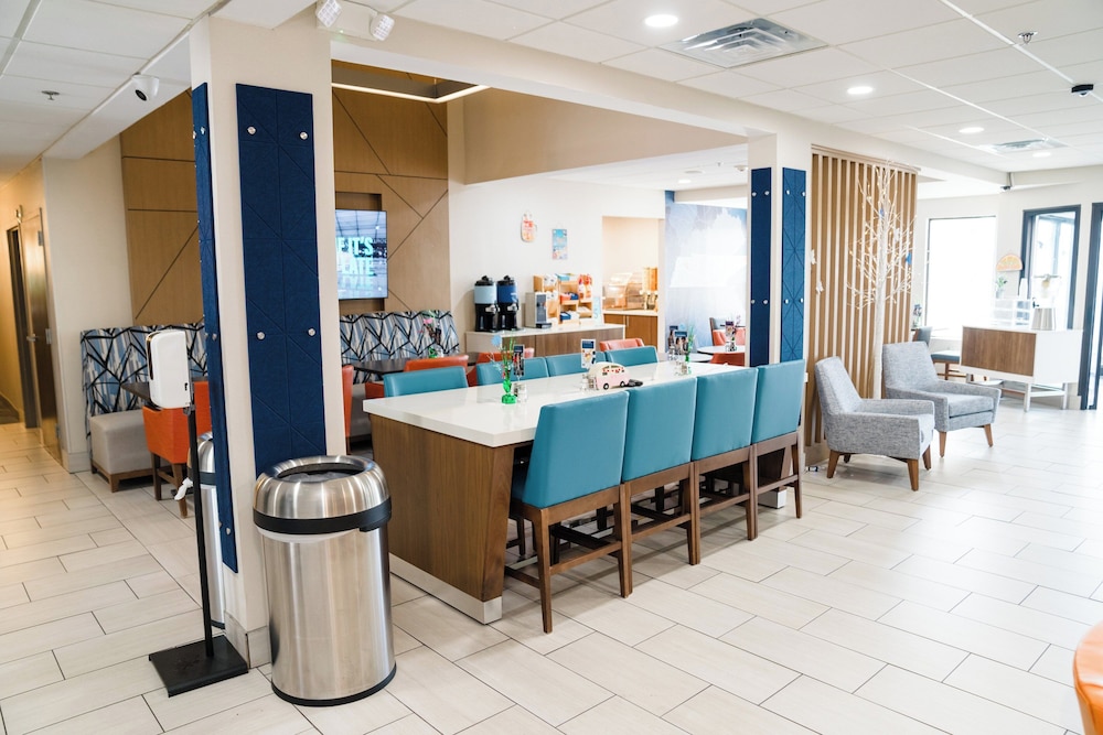 Holiday Inn Express & Suites Knoxville North I 75 Exit 112 by IHG - photo 58