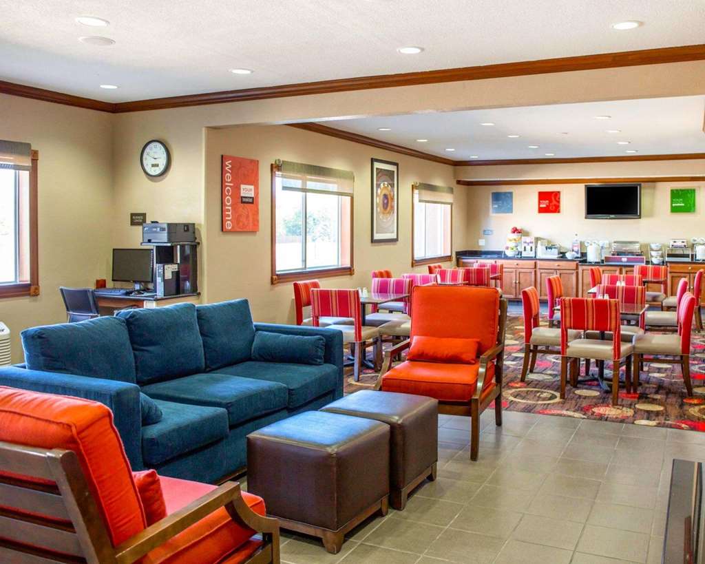 Comfort Inn & Suites Coralville Iowa City near Iowa River Landing - photo 41