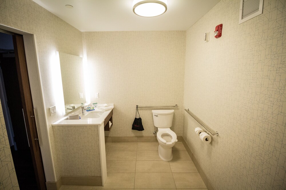 Holiday Inn Express & Suites Boston South Randolph by IHG - photo 19