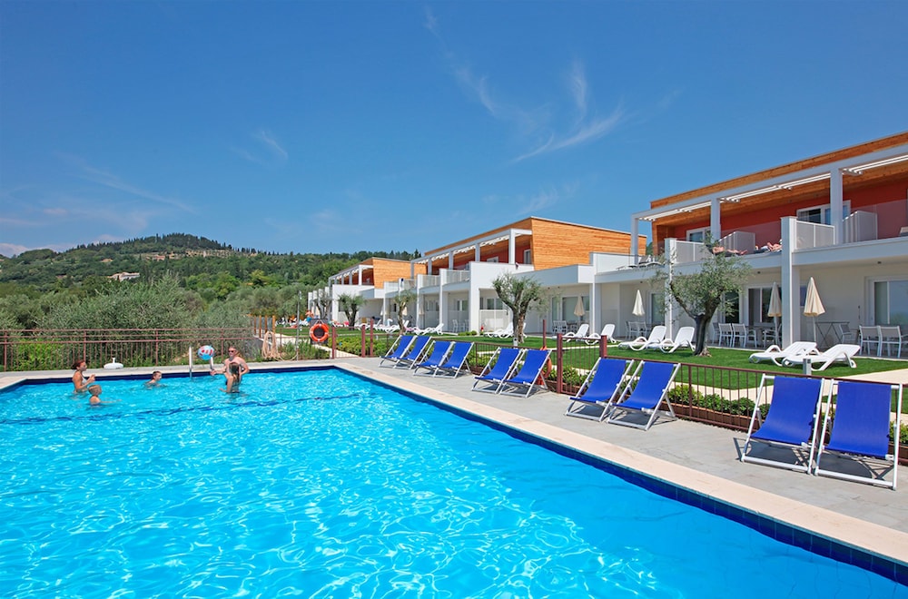 Appartamenti Bellavista — 4-Star Luxury Hotel in Bardolino, Italy