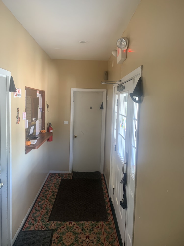 River Inn Motel - photo 6