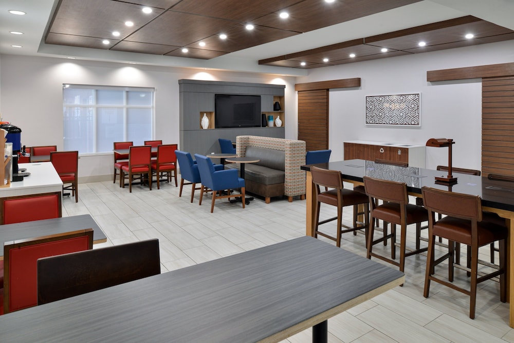 Holiday Inn Express Hotel & Suites Royse City by IHG - photo 46