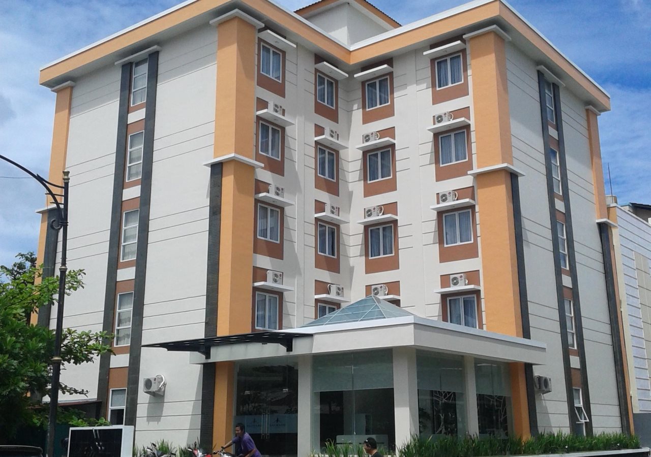 Skyward Hotel — hotel in Manado
