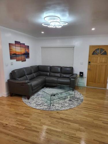 Luxury Modern Santa Monica Beach Unit — 4-Star Luxury Hotel in Los Angeles, United States