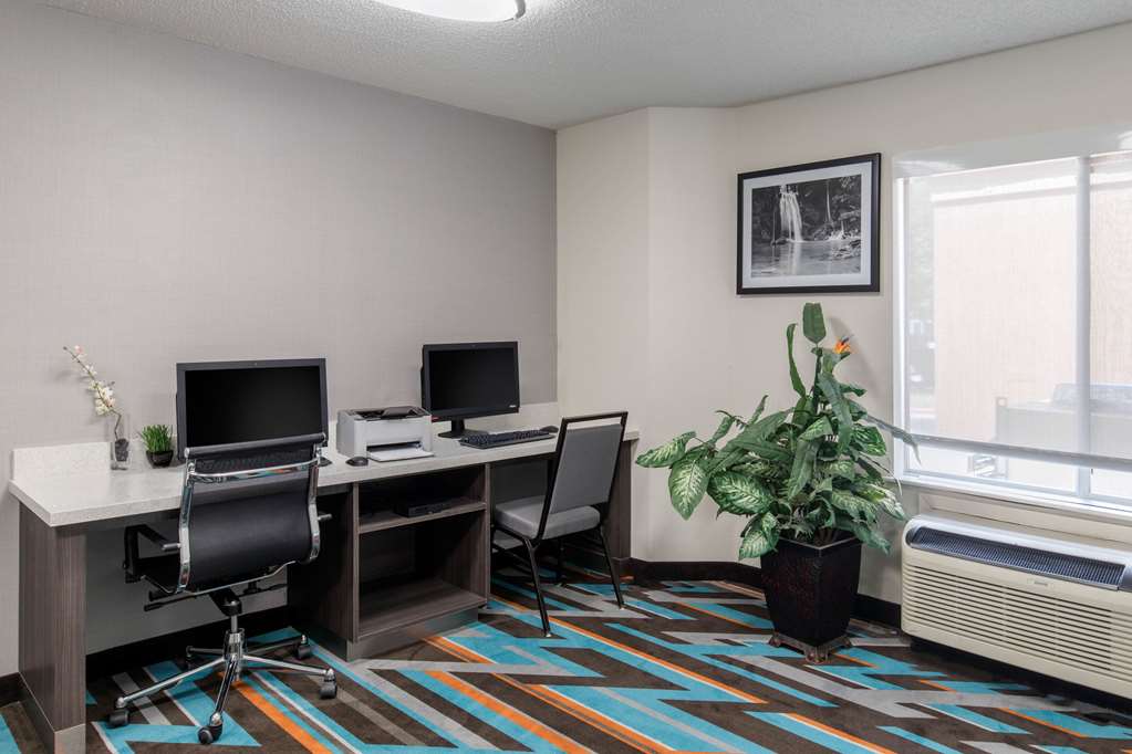 Clarion Inn & Suites DFW North - photo 38