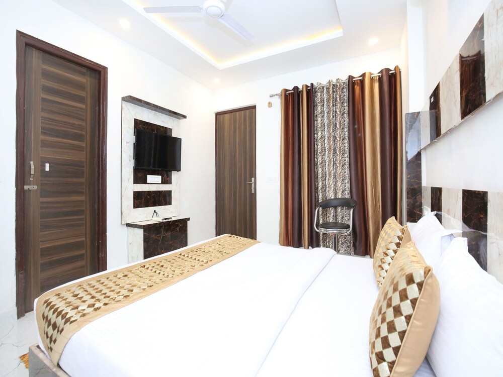 OYO 12258 Royal Residency