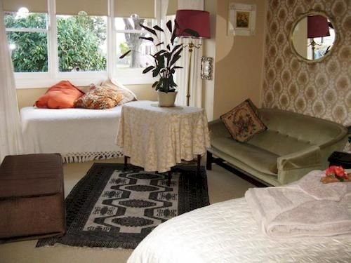 A Winter Rose Cottage Bed and Breakfast — 4-Star Luxury Hotel in Bathurst, Australia