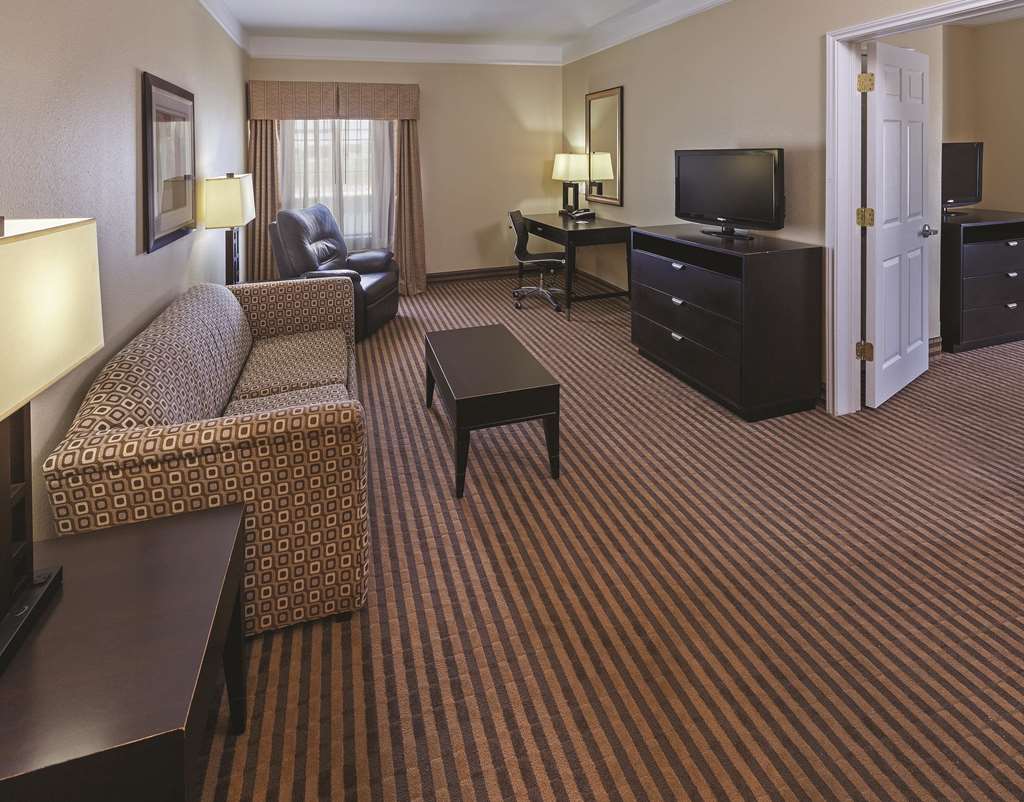 La Quinta Inn & Suites by Wyndham Livingston - photo 15