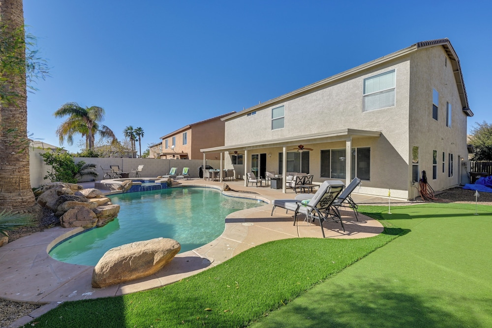 Putting Green Pool and Spa Home in Queen Creek — 4-Star Luxury Hotel in Queen Creek, United States