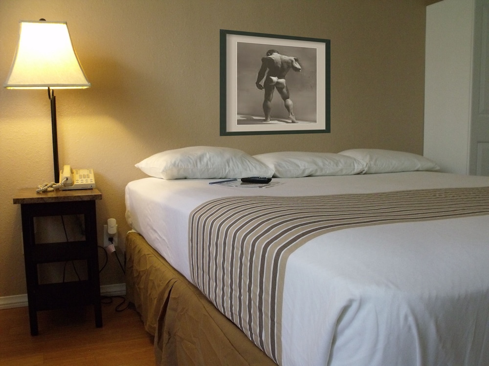 CCBC Resort Hotel A Gay Men's Resort - photo 6