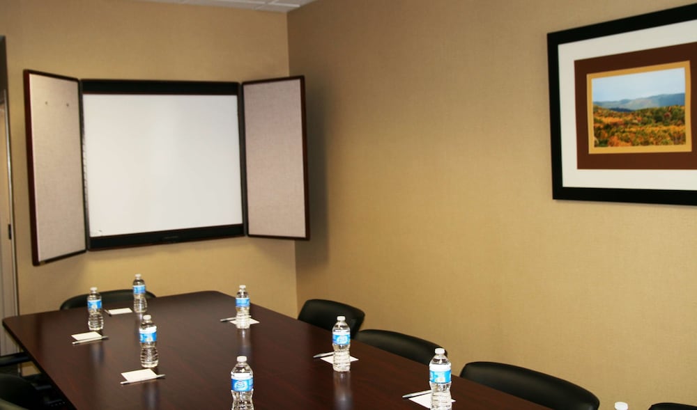 Hampton Inn Mount Airy - photo 44