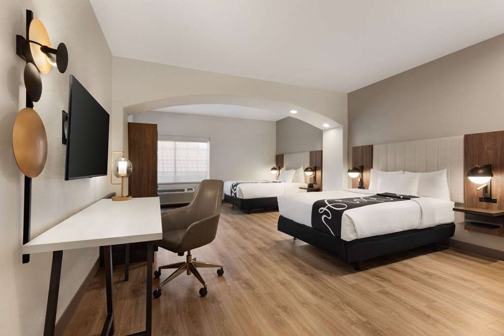 La Quinta Inn & Suites by Wyndham Port Arthur - photo 24