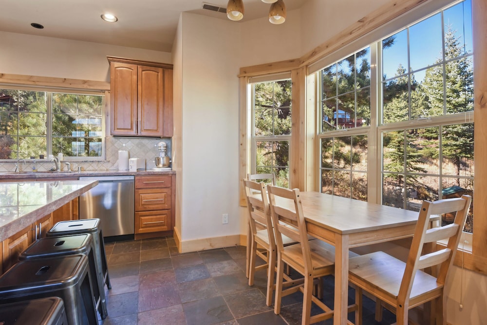 Hilltop Hideaway w Game Room & Forest Views - photo 23