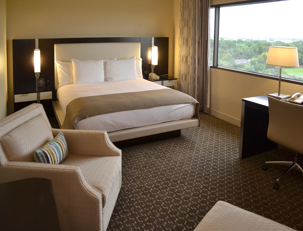 Doubletree by Hilton Houston Hobby Airport - photo 14