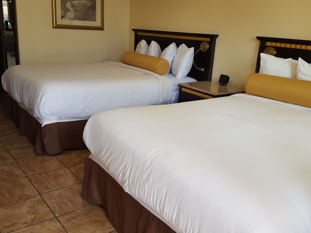 Tuscan Garden Inn - photo 6