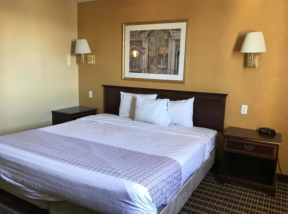 Americas Best Value Inn Bell Tower - photo 28