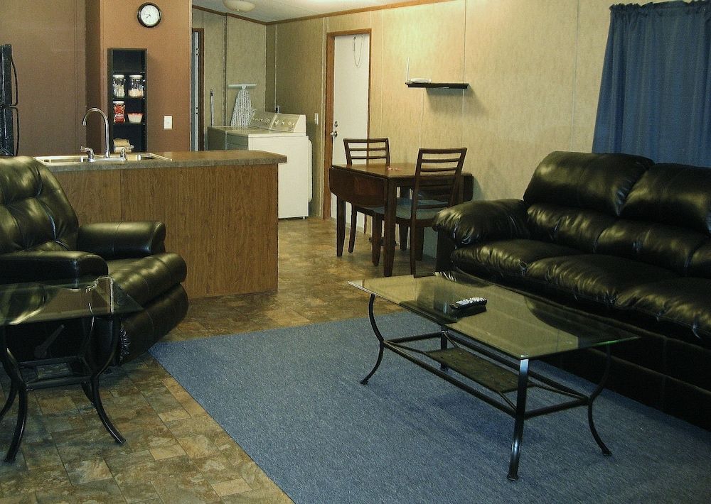 Eagle Ford Lodging - photo 2