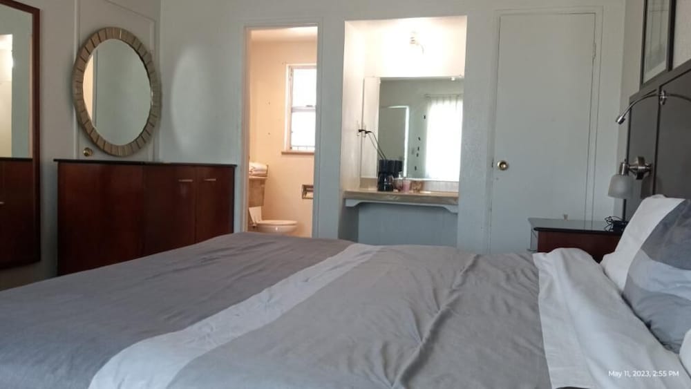 Travelers Beach Inn - photo 6