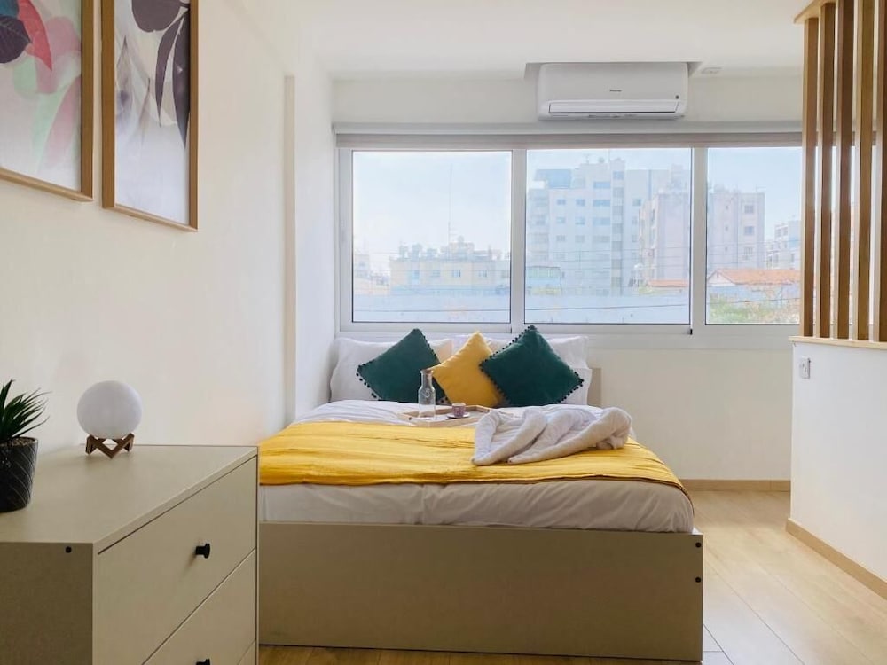 Pink Flamingo 1 Br Apartment in Larnaca