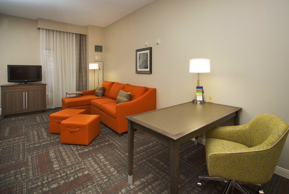 Hampton Inn & Suites Valdosta Conference Center - photo 10