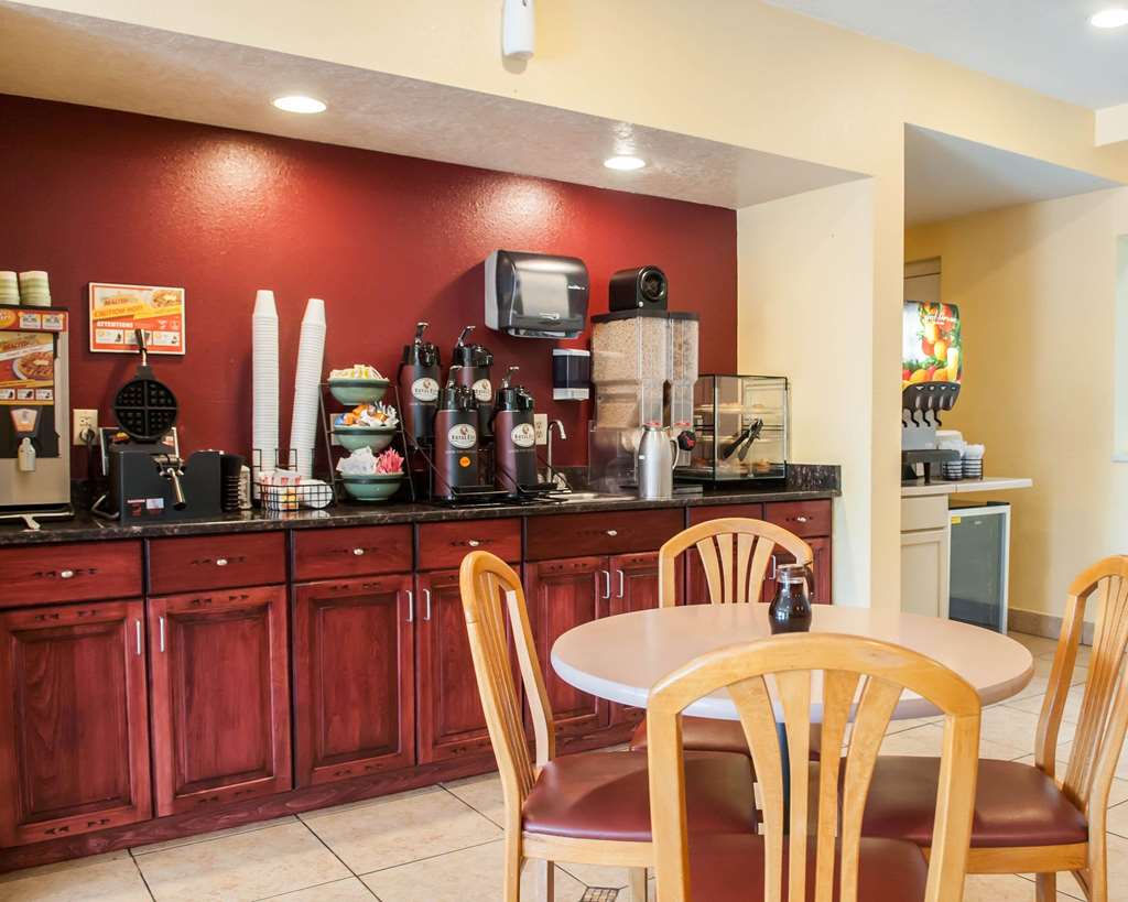Econo Lodge Albuquerque Old Town - photo 24