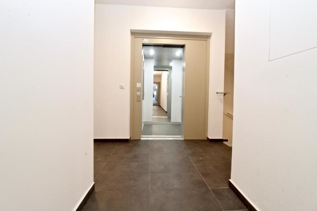 Balcony pool free parking garage Studio — 4-Star Luxury Hotel in Vienna, Austria