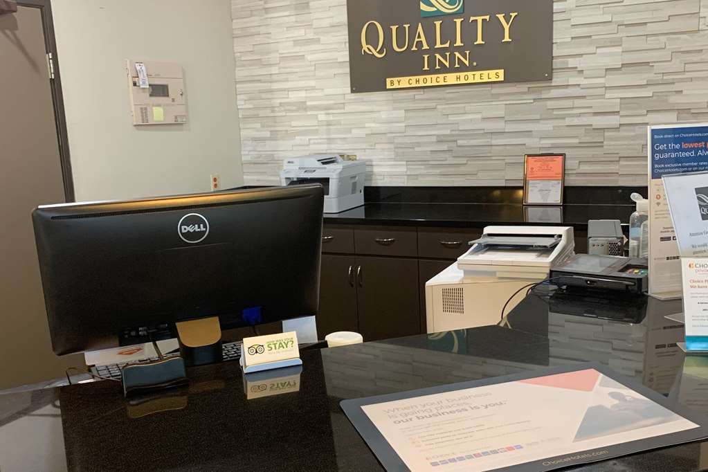 Quality Inn near I 72 and Hwy 51 - photo 5