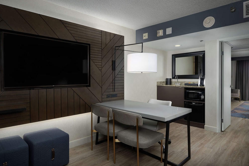 Embassy Suites by Hilton Los Angeles Downey - photo 27