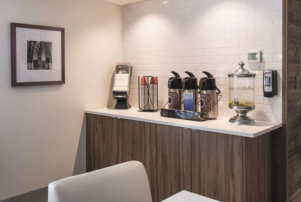 La Quinta Inn & Suites by Wyndham Portland NW - photo 29