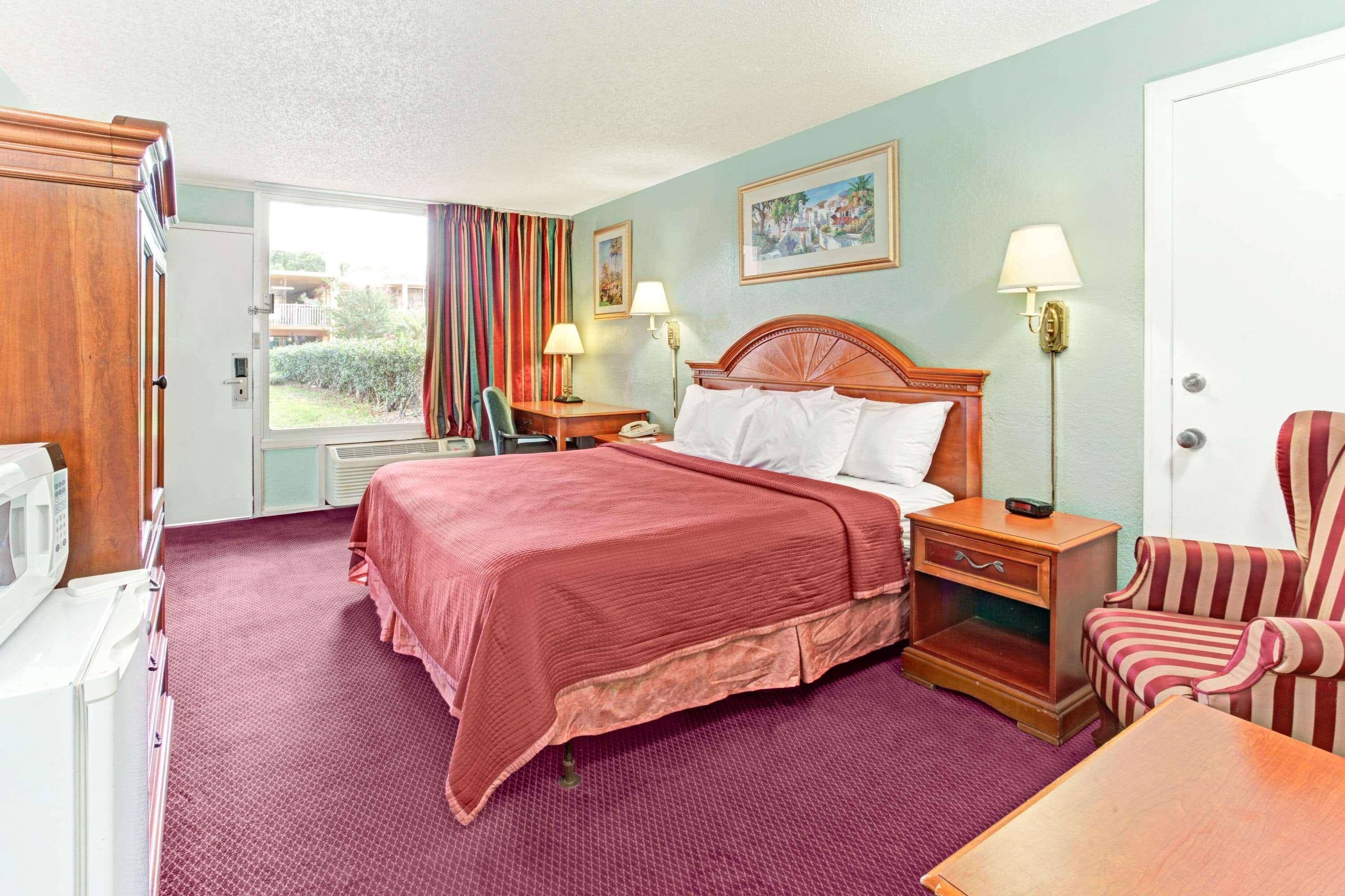 Howard Johnson Inn Tropical Palms Kissimmee - photo 4