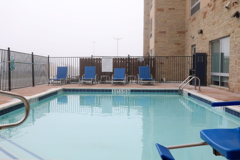 Holiday Inn Express & Suites Forney by IHG - photo 19