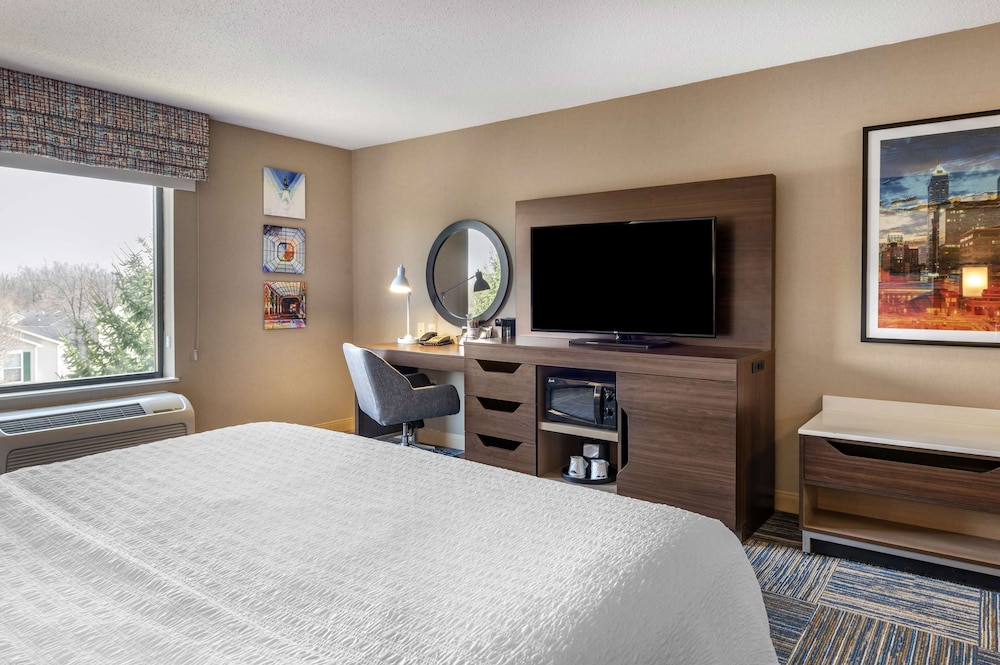 Hampton Inn Greenfield - photo 19