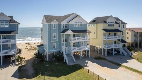 Cape Point Retreat 7 Bedroom Home by KEES Vacations — 4-Star Luxury Hotel in Buxton, United States