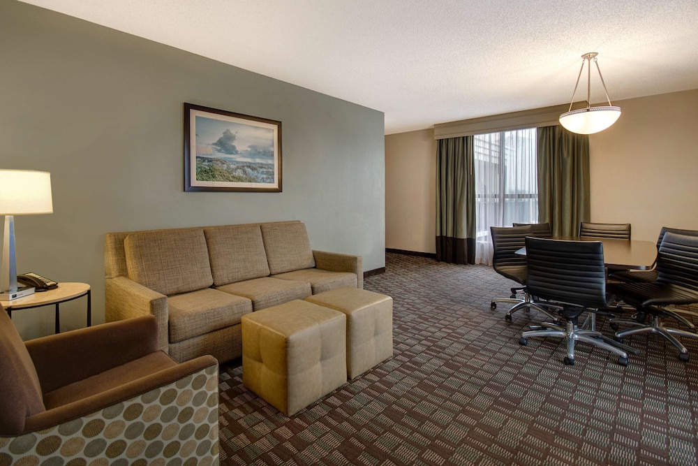 Embassy Suites by Hilton Jacksonville Baymeadows - photo 23