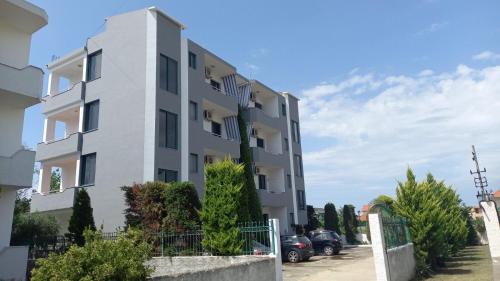 Vellezerit Çelaj in Velipoje, Albania