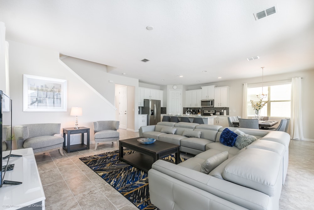 Beautiful 4 Bed With Pool & Spa - photo 30