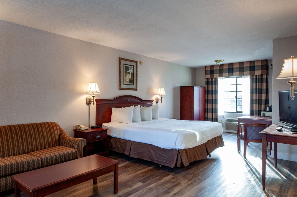 Studio City Court Yard Hotel - photo 24