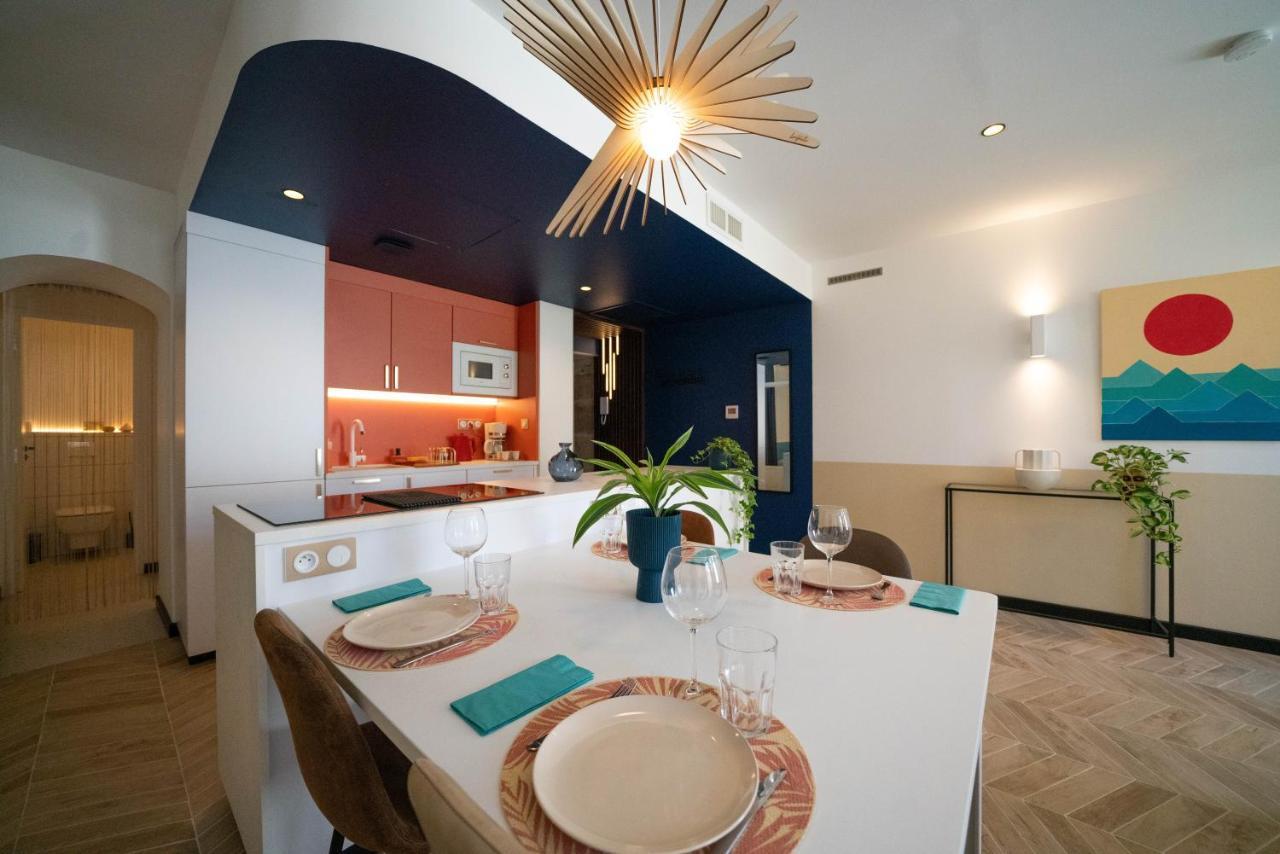 Roma Divine Home Cinema Et Jardin — 5-Star Luxury Hotel in Nimes, France